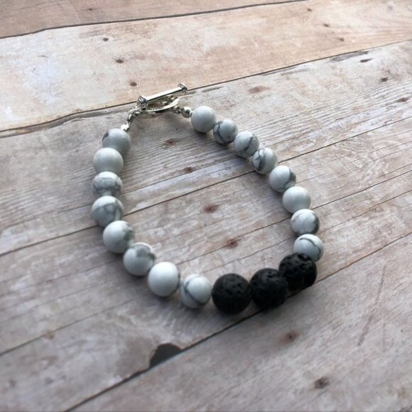 The Kee Co Jewelry - 3/$20 Howlite Diffuser Bracelet